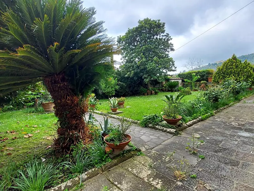 Immagine 6 di Villa in vendita  a Lucca