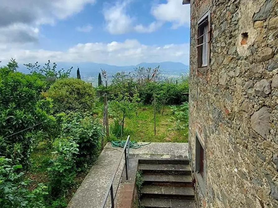Immagine 22 di Villa in vendita  a Lucca