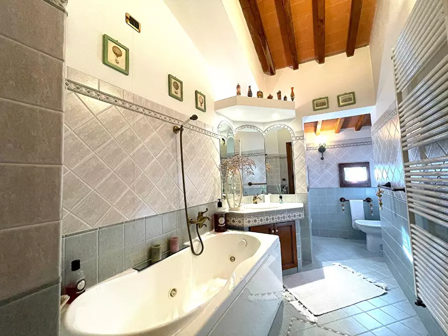 Immagine 28 di Casa colonica in vendita  a Empoli