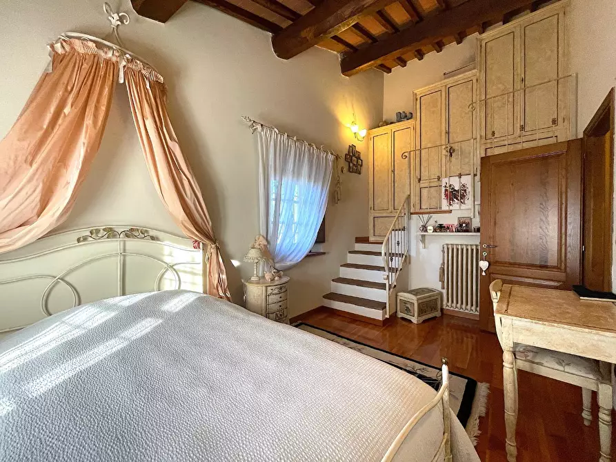 Immagine 25 di Casa colonica in vendita  a Empoli