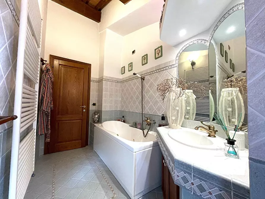 Immagine 29 di Casa colonica in vendita  a Empoli