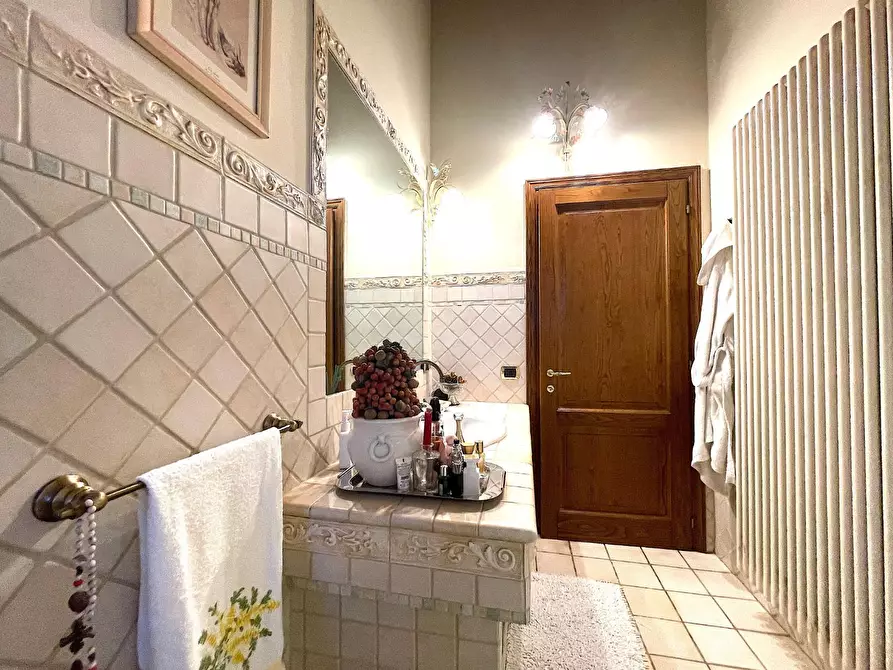 Immagine 23 di Casa colonica in vendita  a Empoli