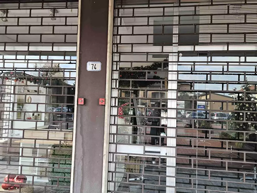 negozio in vendita ad Arese