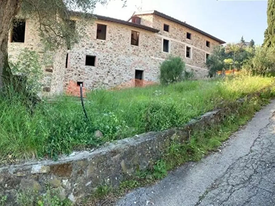 Immagine 9 di Casa colonica in vendita  a Massarosa