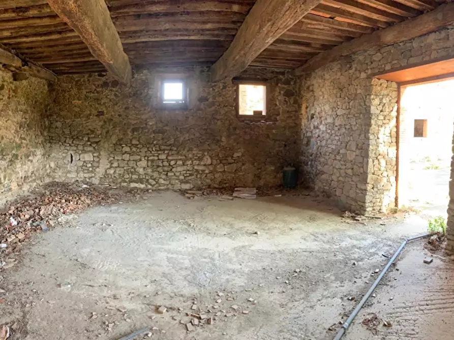 Immagine 11 di Casa colonica in vendita  a Massarosa