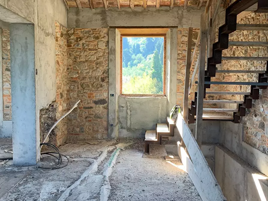 Immagine 12 di Casa colonica in vendita  a Massarosa