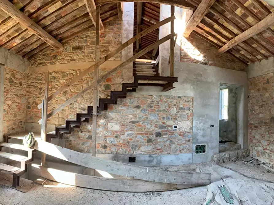 Immagine 14 di Casa colonica in vendita  a Massarosa