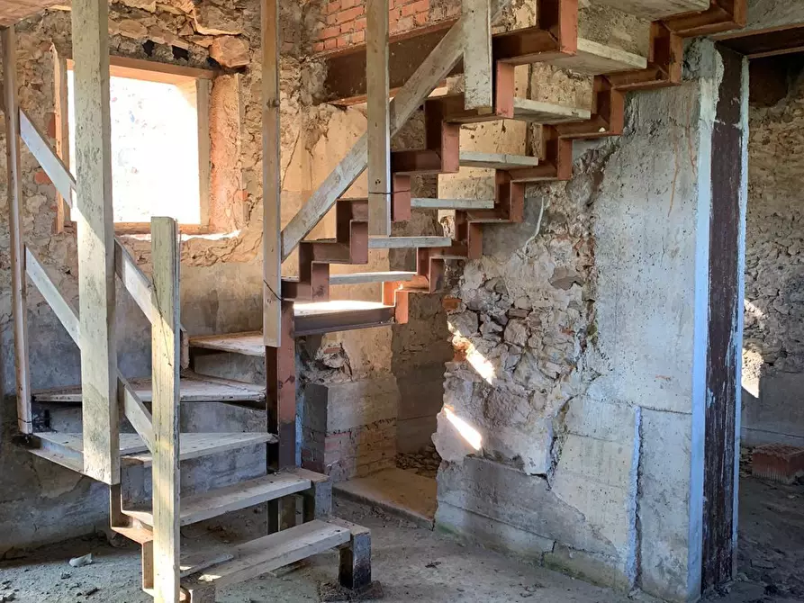 Immagine 19 di Casa colonica in vendita  a Massarosa
