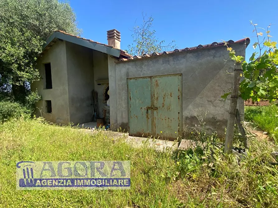 Immagine 3 di Casa colonica in vendita  a Latina