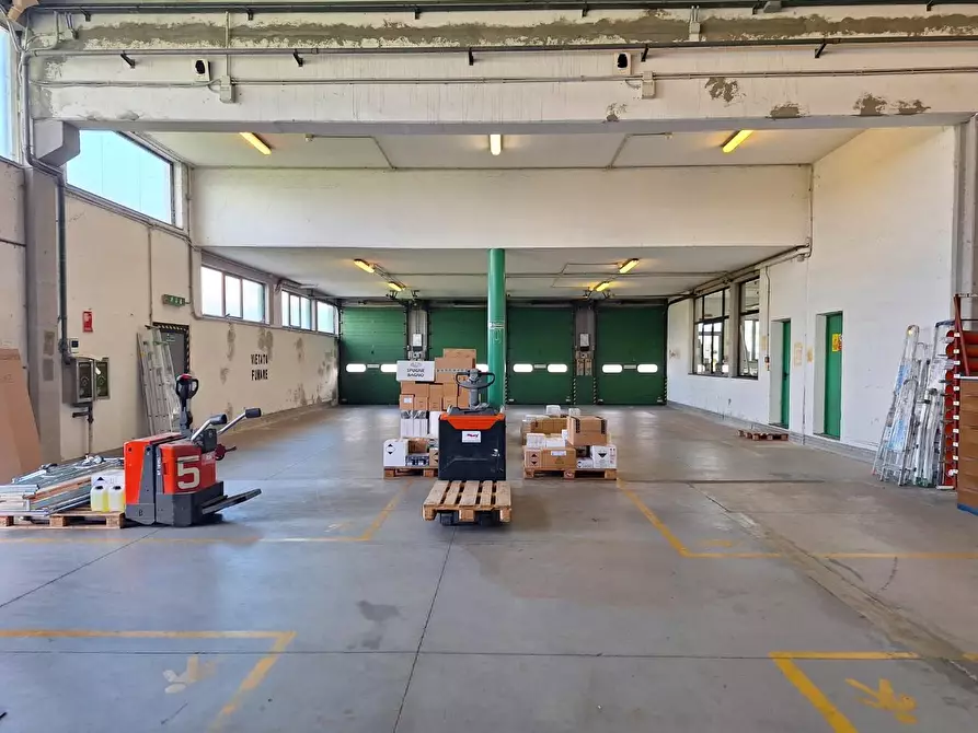 Immagine 10 di Capannone industriale in vendita  a Porcari