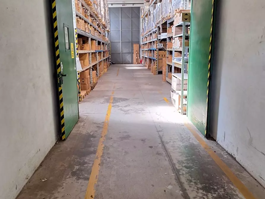 Immagine 9 di Capannone industriale in vendita  a Porcari