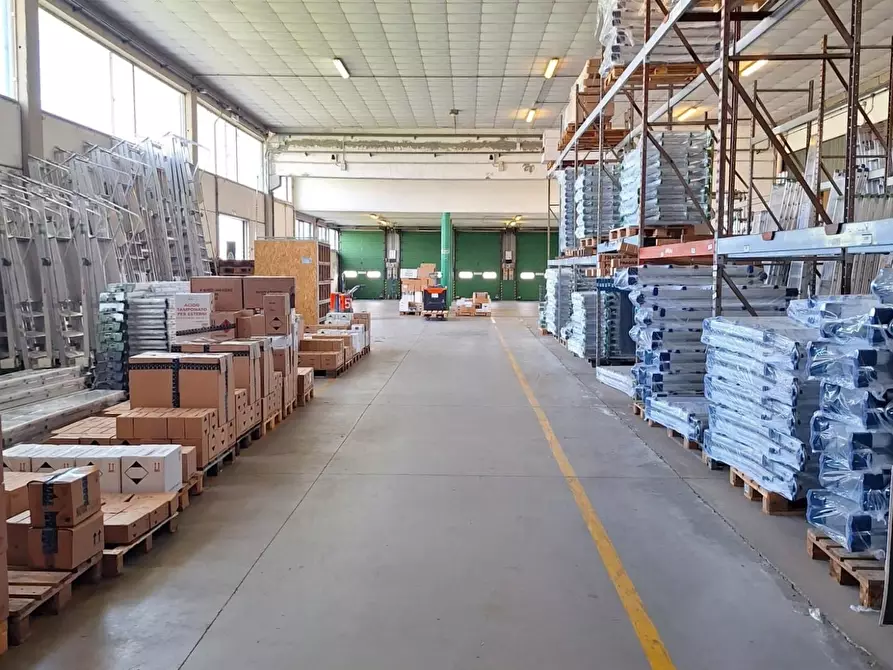 Immagine 15 di Capannone industriale in vendita  a Porcari
