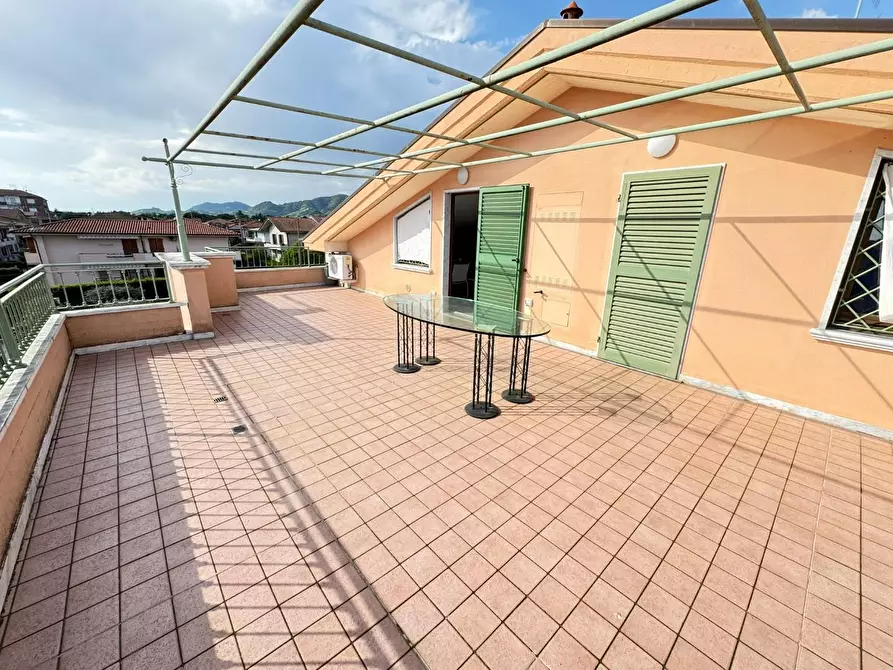 Immagine 2 di Appartamento in vendita  a Massa