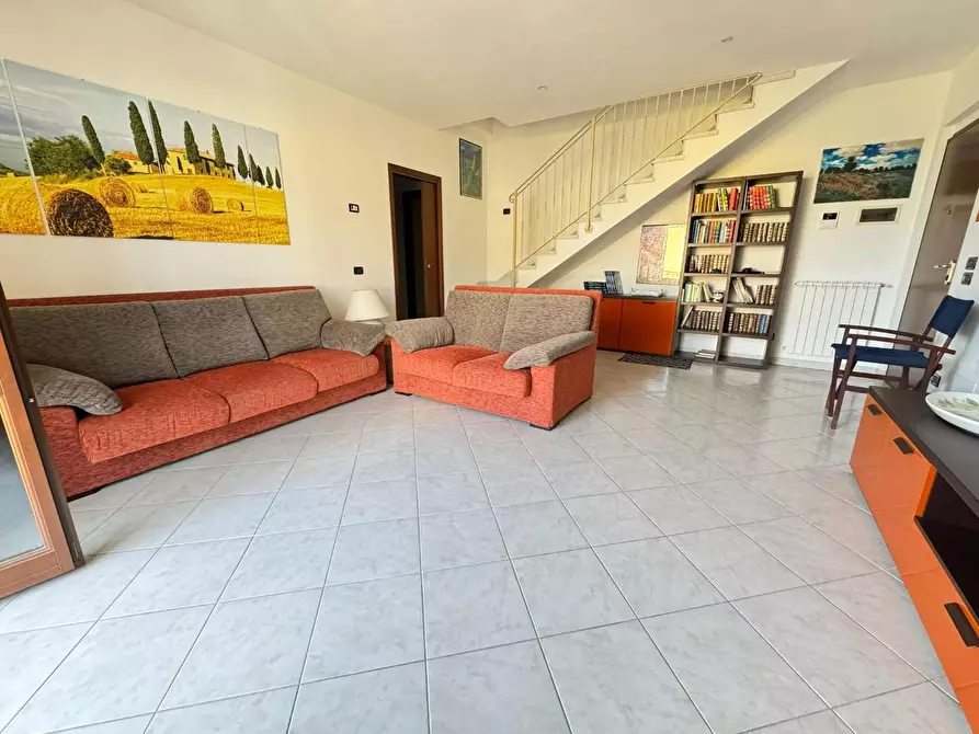 Immagine 10 di Appartamento in vendita  a Massa