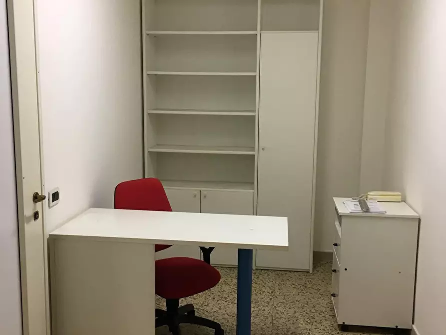 Immagine 3 di Ufficio in vendita  a Massa