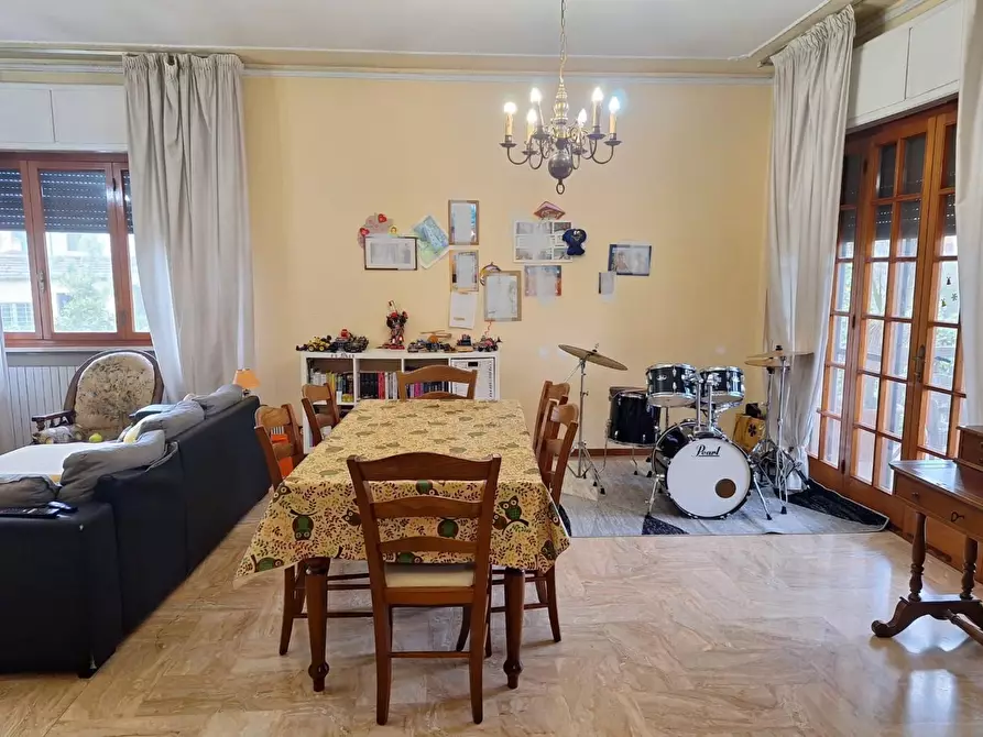 Immagine 38 di Villa in vendita  a Capannori