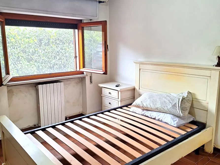 Immagine 11 di Villa in vendita  a Capannori