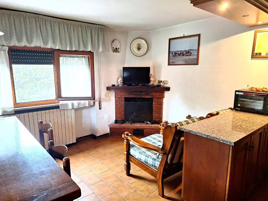 Immagine 8 di Villa in vendita  a Capannori