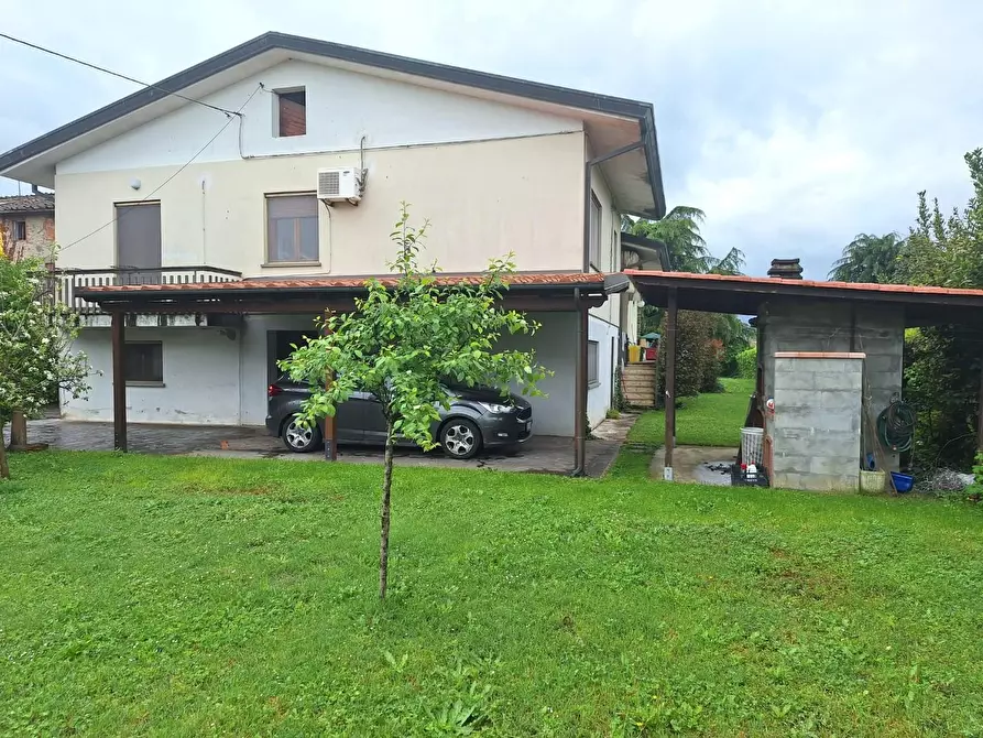 Immagine 2 di Villa in vendita  a Capannori