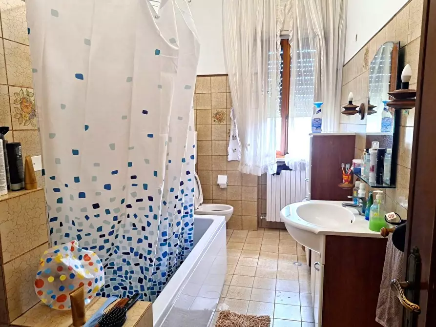 Immagine 19 di Villa in vendita  a Capannori