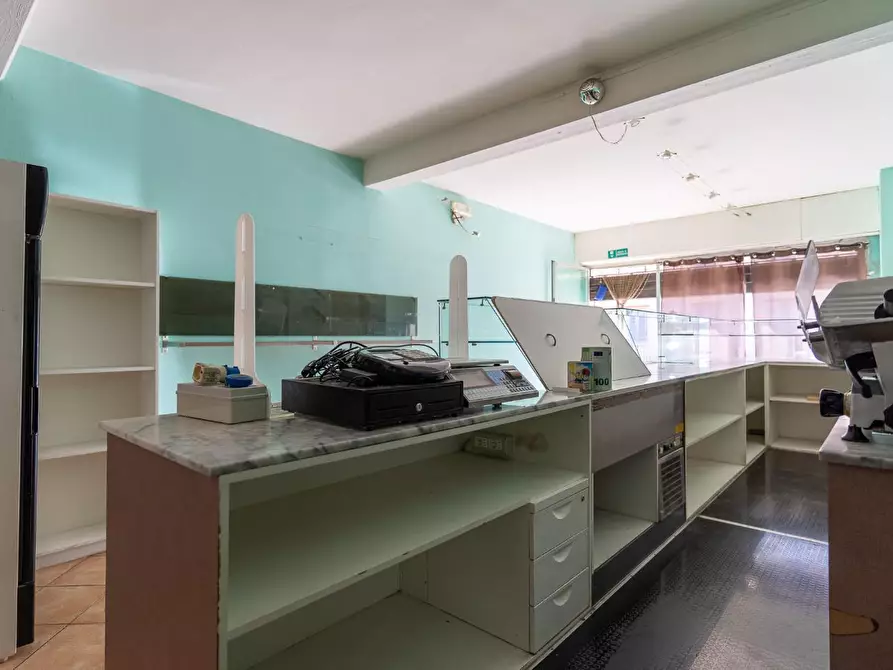 Immagine 4 di Locale commerciale in affitto  a Vinci