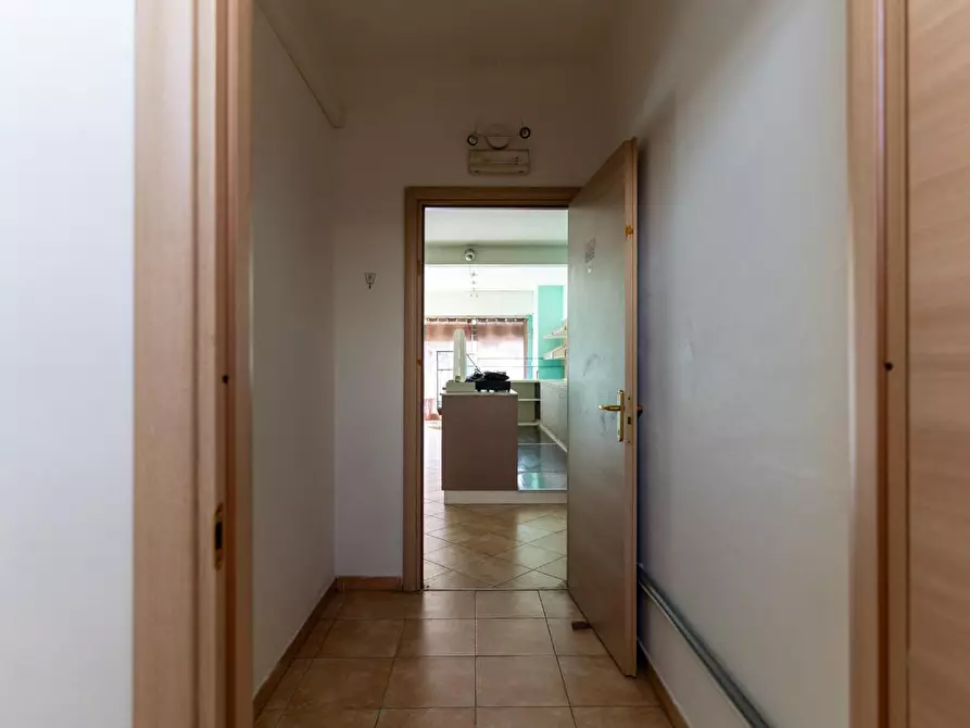 Immagine 8 di Locale commerciale in affitto  a Vinci