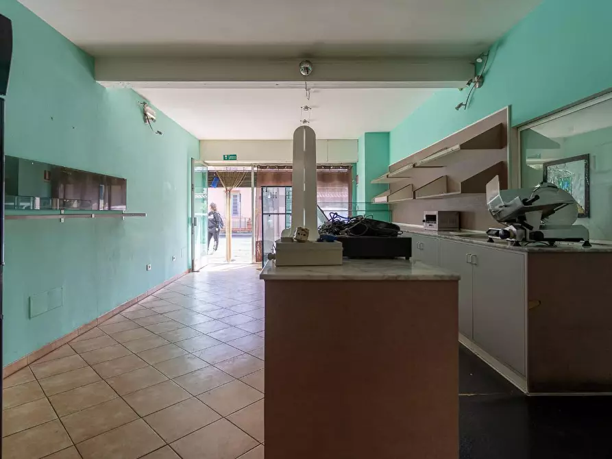 Immagine 5 di Locale commerciale in affitto  a Vinci