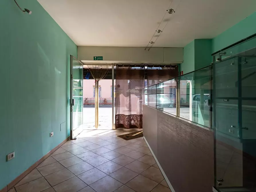 Immagine 3 di Locale commerciale in affitto  a Vinci