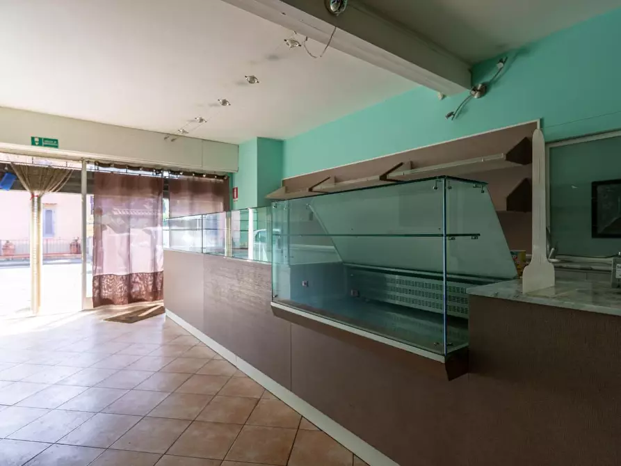 Immagine 2 di Locale commerciale in affitto  a Vinci