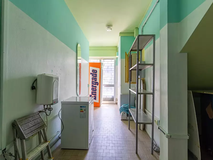 Immagine 10 di Locale commerciale in affitto  a Vinci