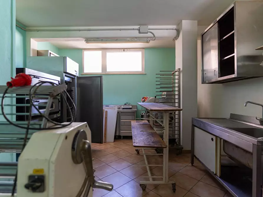 Immagine 7 di Locale commerciale in affitto  a Vinci