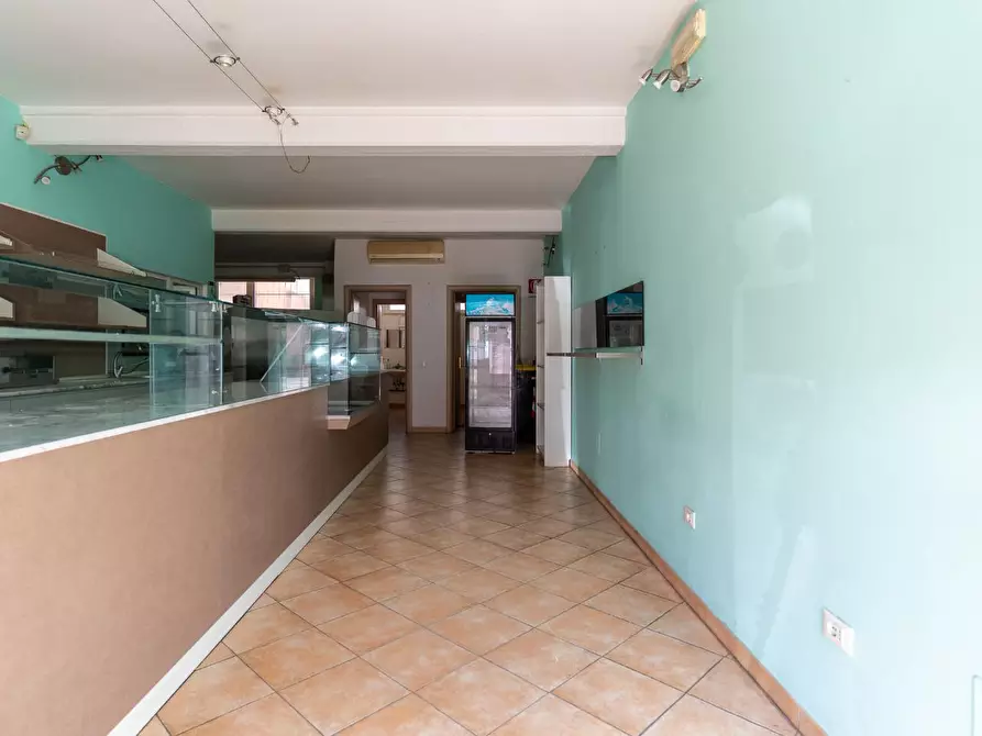 Immagine 1 di Locale commerciale in affitto  a Vinci