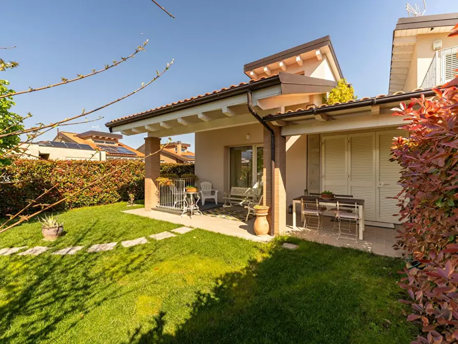 Immagine 1 di Casa bifamiliare in vendita  a Calcinaia