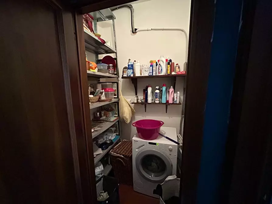 Immagine 11 di Appartamento in vendita  a Siena