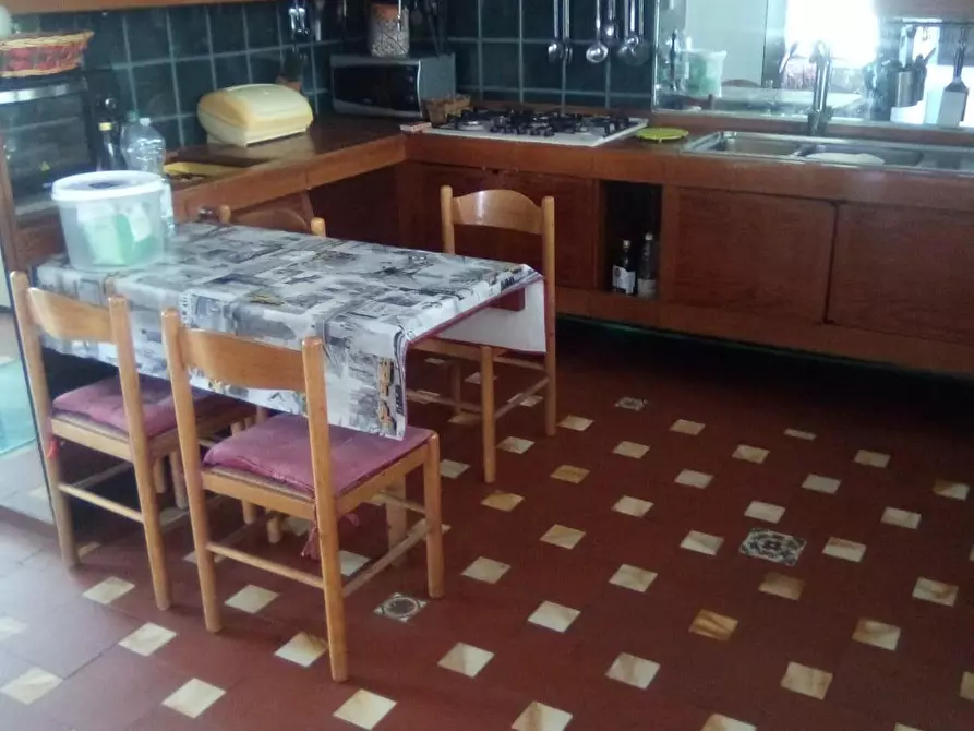 Immagine 4 di Appartamento in vendita  a Carrara