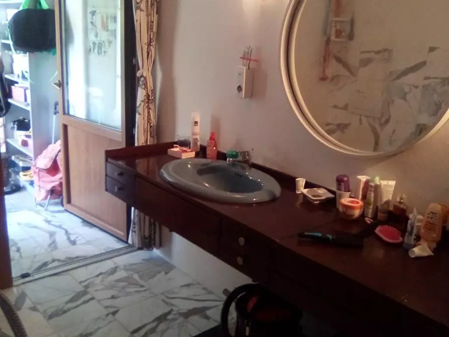 Immagine 12 di Appartamento in vendita  a Carrara