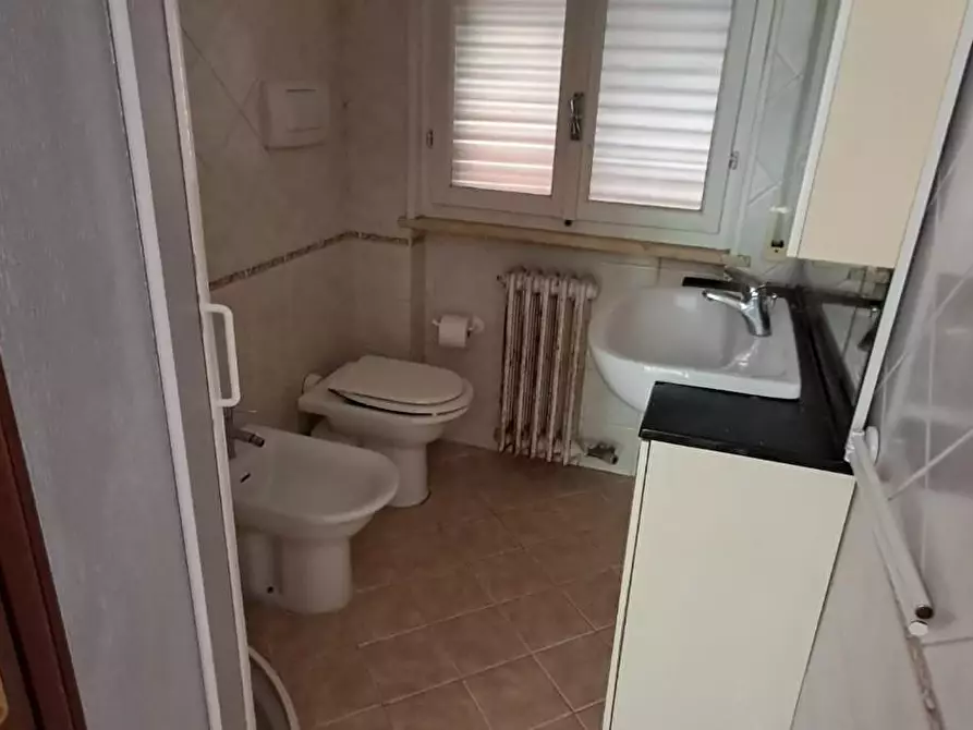 Immagine 11 di Appartamento in vendita  a Cecina