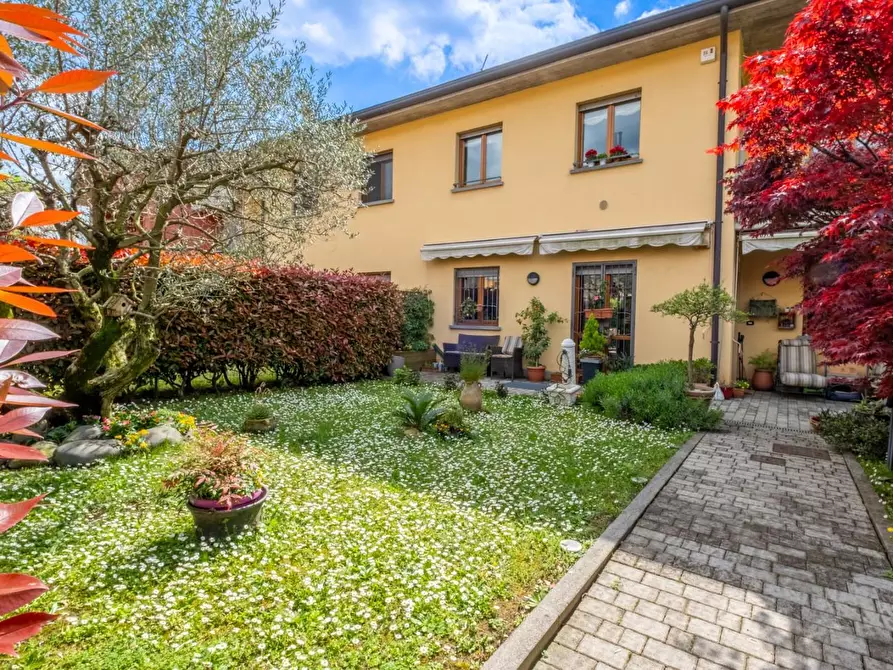 Immagine 1 di Appartamento in vendita  a Bergamo