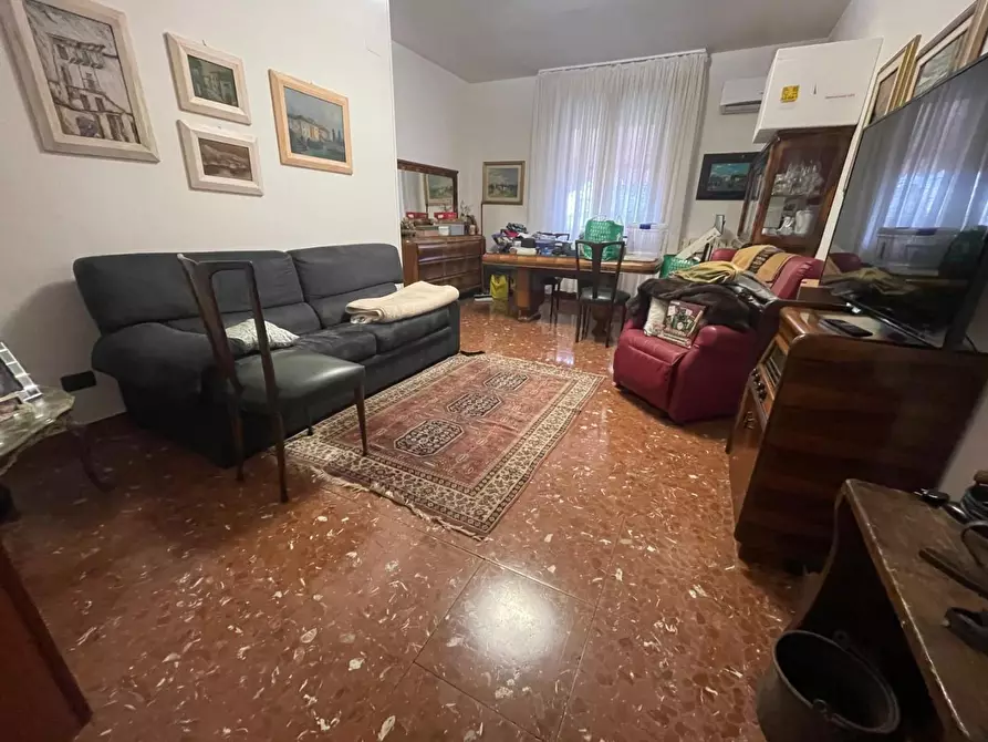 Immagine 2 di Appartamento in vendita  a Carrara