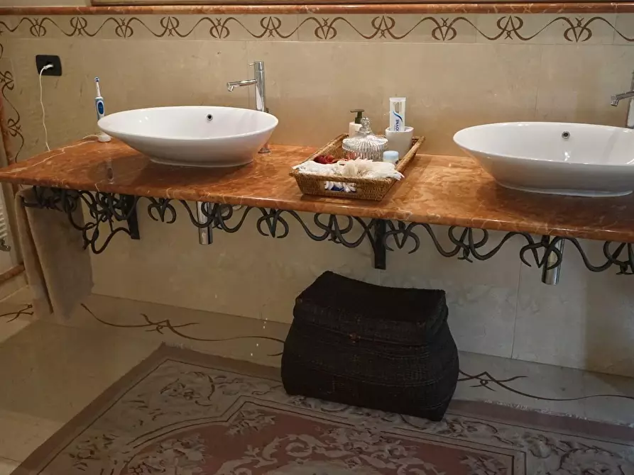 Immagine 51 di Casa semindipendente in vendita  a Carrara