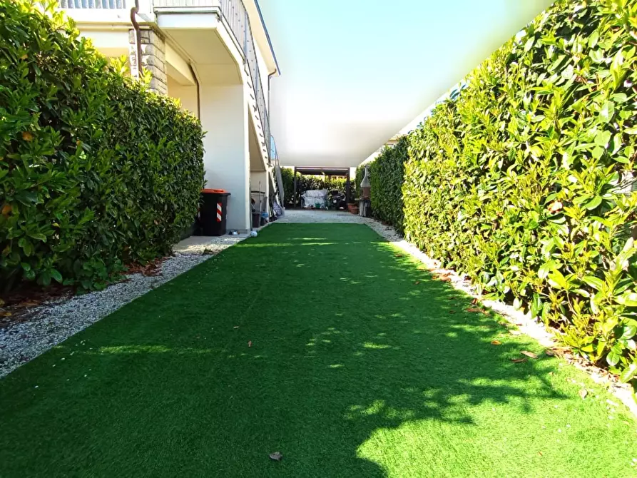 Immagine 2 di Casa bifamiliare in vendita  a Cascina