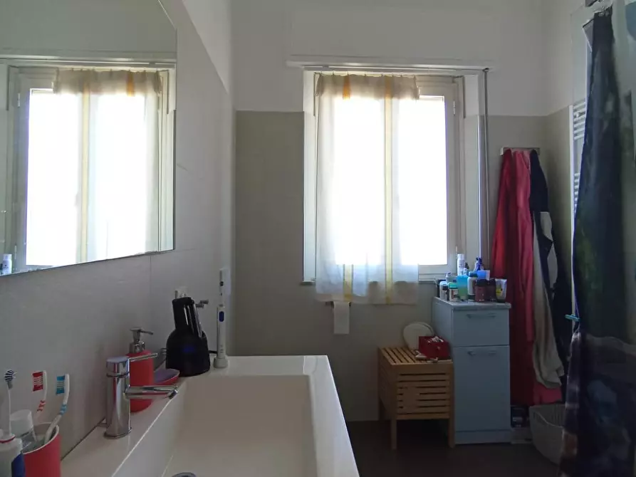 Immagine 25 di Casa bifamiliare in vendita  a Cascina