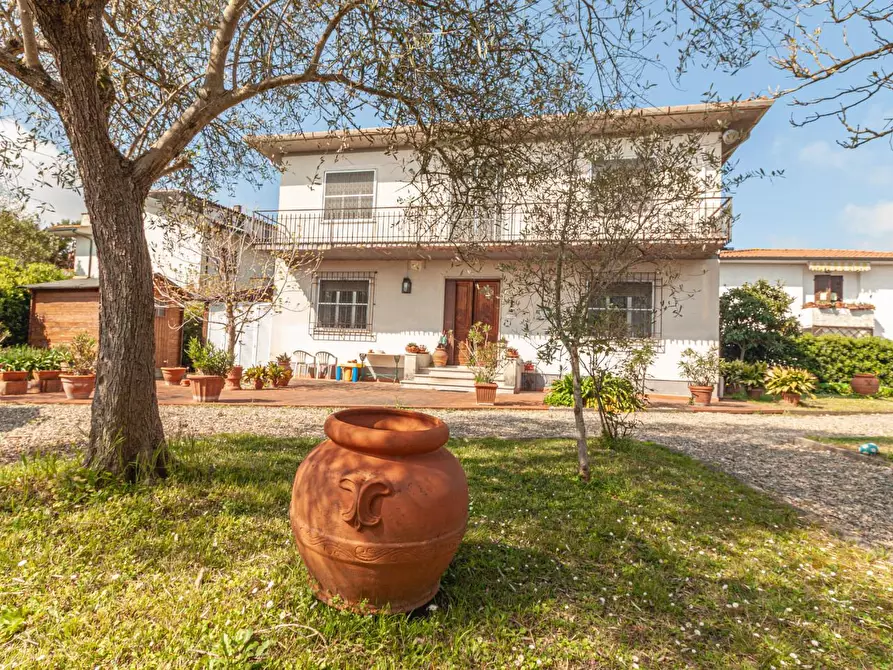 Immagine 21 di Villa in vendita  a Pisa