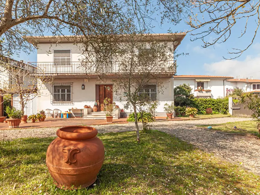 Immagine 19 di Villa in vendita  a Pisa