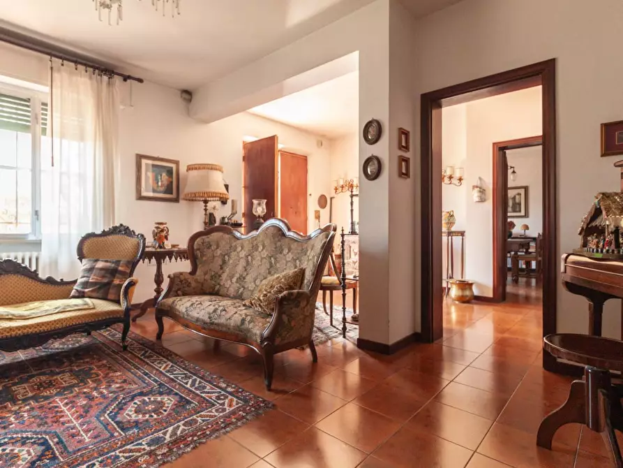 Immagine 2 di Villa in vendita  a Pisa