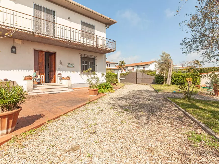 Immagine 20 di Villa in vendita  a Pisa