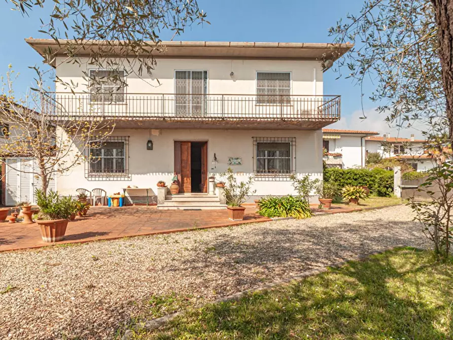 Immagine 18 di Villa in vendita  a Pisa