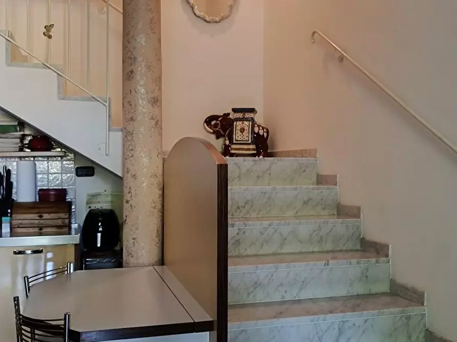 Immagine 11 di Casa semindipendente in vendita  a Castelnuovo Magra