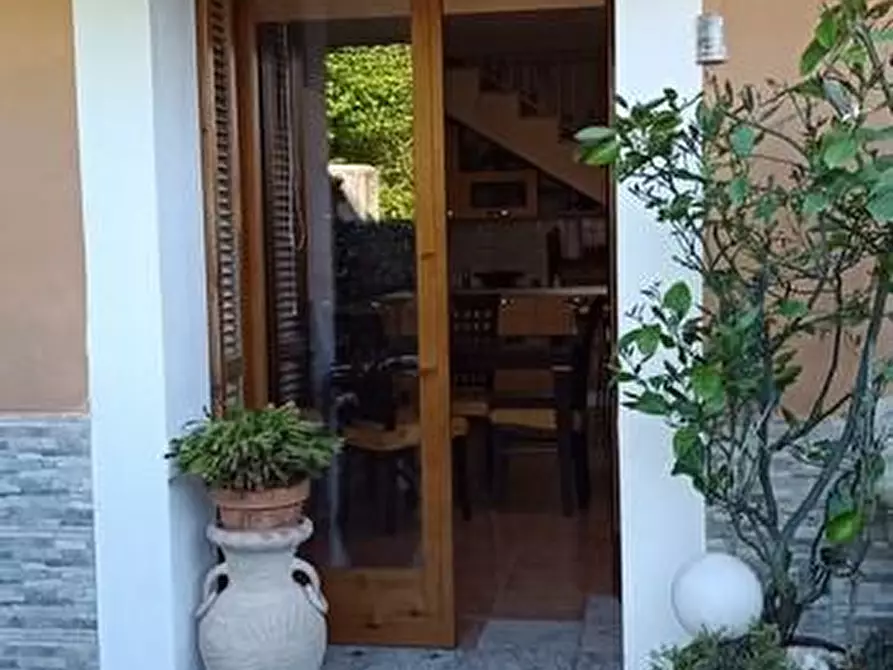 Immagine 1 di Casa semindipendente in vendita  a Castelnuovo Magra