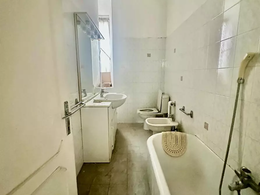 Immagine 13 di Appartamento in vendita  a Carrara